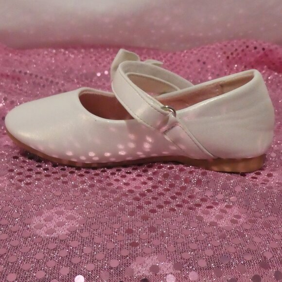 TAXI GIRL | size 8 kids | Girls White Mary Jane Shoes | NIB - Picture 6 of 13
